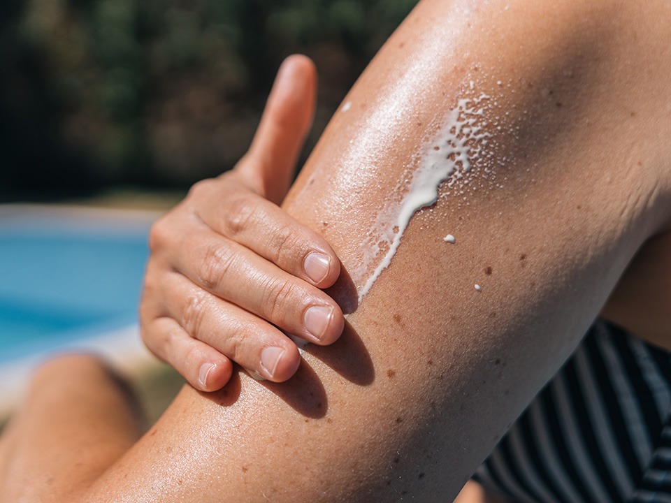 Sunscreen application for sun protection reminder